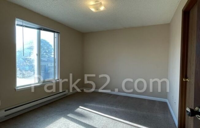 2 beds, 1 bath, $1,295