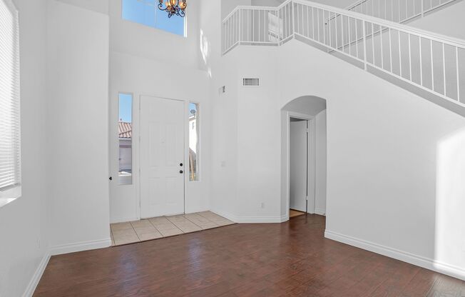 MOVE-IN READY 3-BEDROOM HOME IN FANTASTIC GATED COMMUNITY IN SILVERADO RANCH!