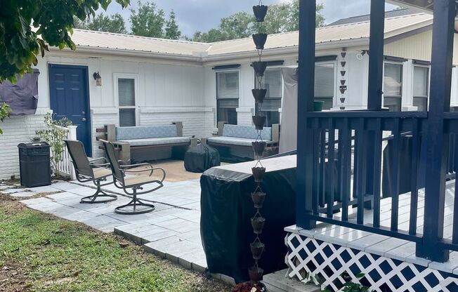 3 beds, 2 baths, $2,800