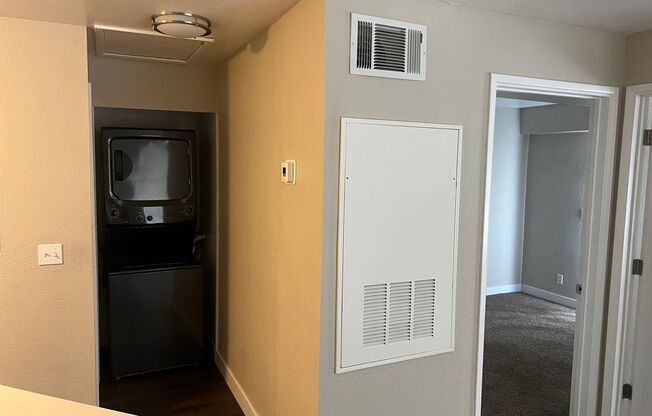 2 beds, 1 bath, $1,300, Unit # 206