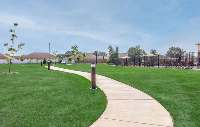 Scenic Station Apartments Lawn