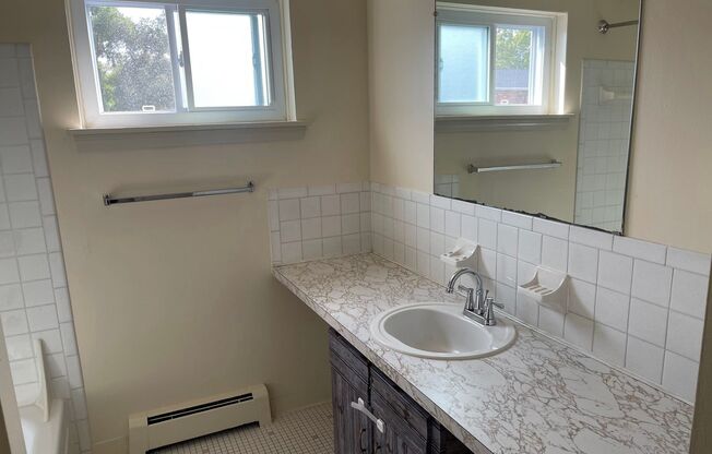 1 bed, 1 bath, 733 sqft, $1,050, Unit 640-7