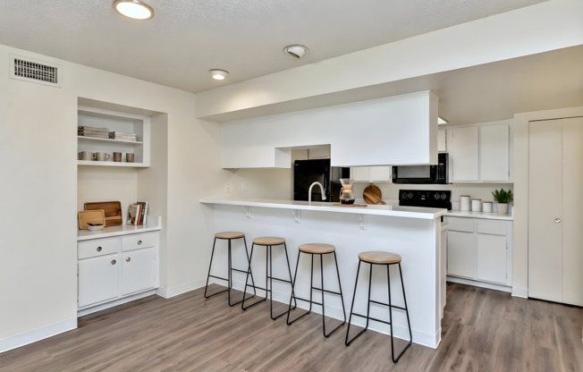 2 beds, 2 baths, 1,043 sqft, $1,399, Unit P142