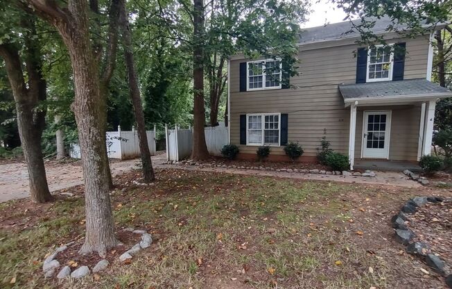 Pristine Duplex Home Located in the Lincolnshire Community!