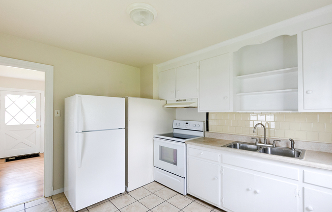 2 beds, 1 bath, $1,350