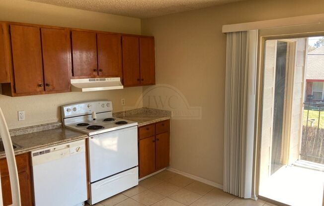 2 beds, 1 bath, $750, Unit 1906 Cedarhill Unit D