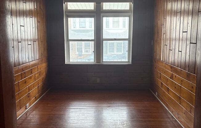 Available Now - 1st Floor 1 Bedroom with Parking-York City