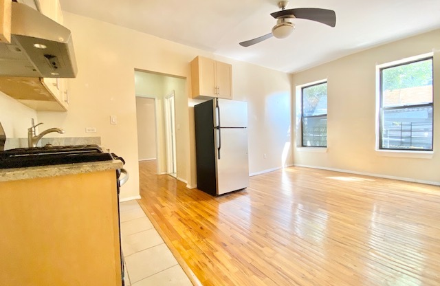 1 bed, 1 bath, $2,300, Unit 1-BB