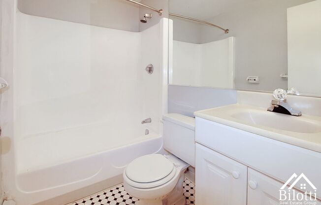 2 beds, 1 bath, 930 sqft, $1,775, Unit 268-22