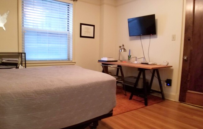 Studio, 1 bath, 550 sqft, $1,525, Unit Apt. 1E (Furnished)