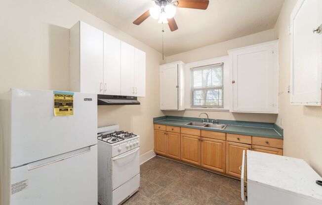 1022 NW 3rd Ave Unit D - Pet Friendly