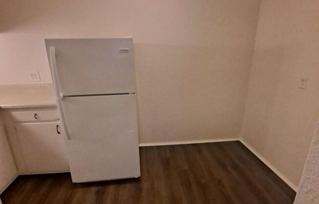 1 bed, 1 bath, 625 sqft, $840, Unit 9727E
