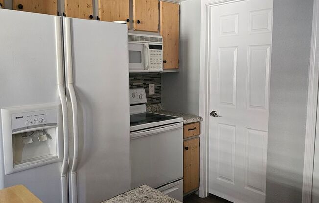 1 bed, 1.5 baths, $1,100