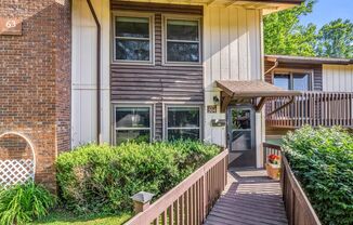 3 beds, 3 baths, $2,050, Unit Unit 204