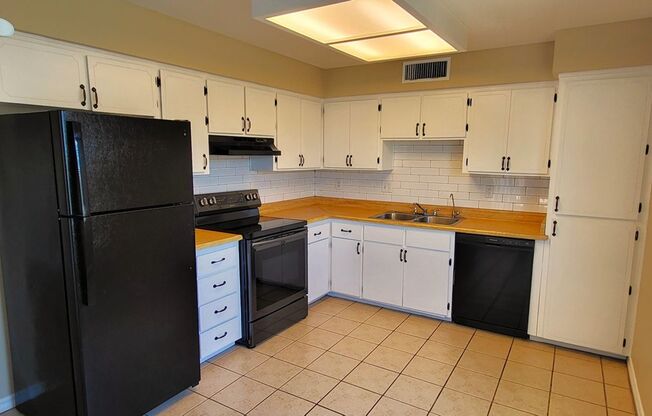 EXCELLENT HOME WITH MOUNTAIN VIEWS!