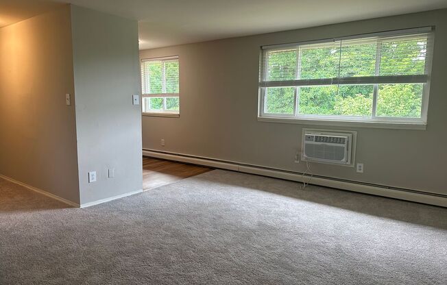 1 bed, 1 bath, 578 sqft, $1,265, Unit F04