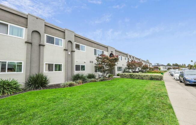 2 beds, 1 bath, 850 sqft, $1,675, Unit 9100-11