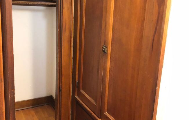 2 beds, 1 bath, 1,100 sqft, $1,225, Unit 10