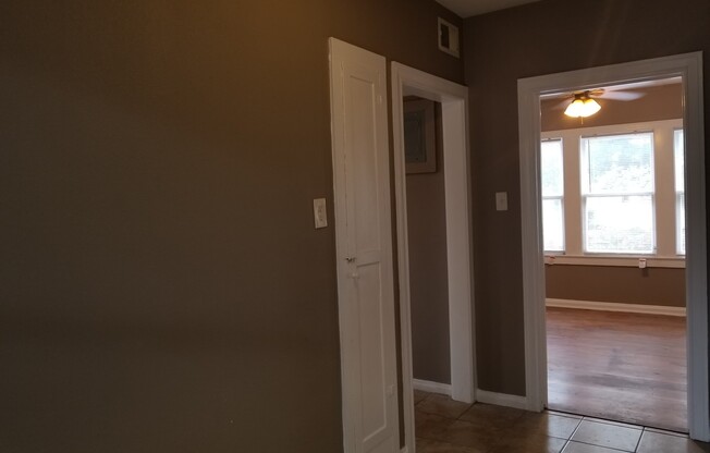 2 beds, 1 bath, 700 sqft, $925