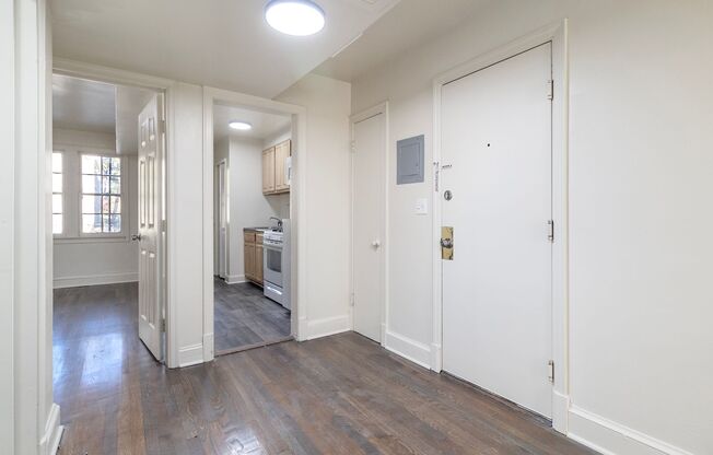 3 beds, 1 bath, $3,400, Unit 3