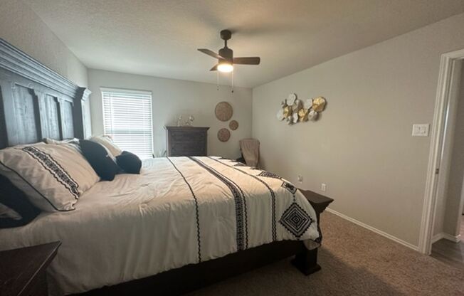 3 beds, 2 baths, $1,595