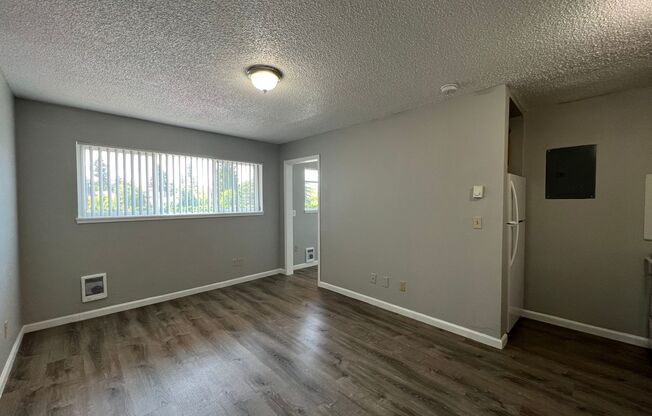 1 bed, 1 bath, 500 sqft, $1,050, Unit 32-B