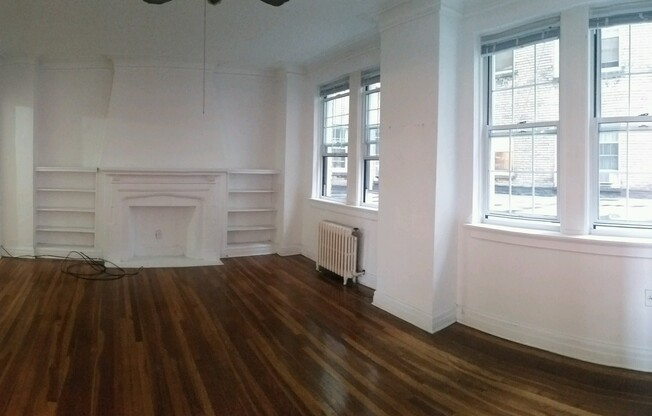 1 bed, 1 bath, 962 sqft, $1,385, Unit New King Edward 104