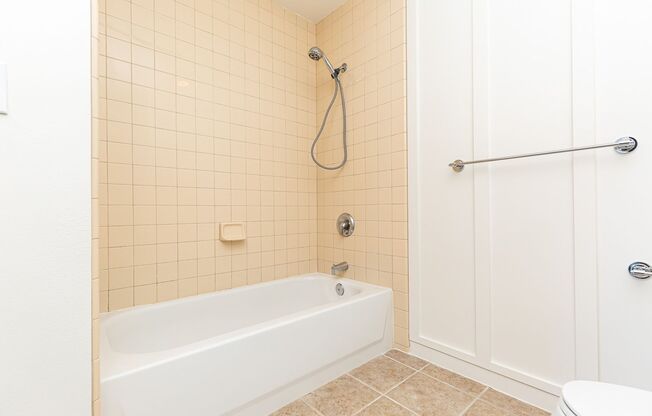 2 beds, 2 baths, $3,288