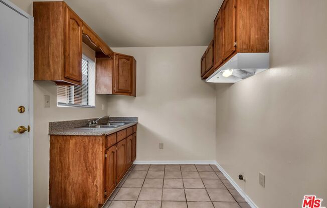 Studio, 1 bath, $1,295