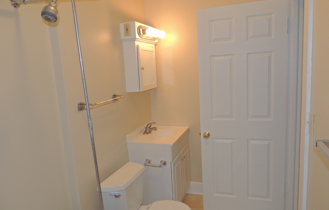 Studio, 1 bath, 400 sqft, $850, Unit 2