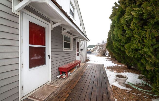 170 172 NE JUNIPER ST