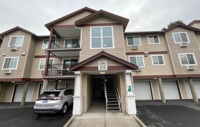 Fantastic 2Bd/ 2Ba condo with Covered Patio and & New Carpet!