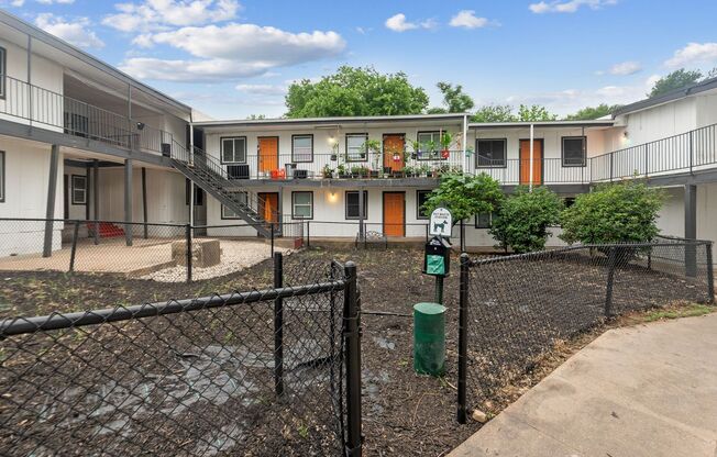 2 beds, 2 baths, 982 sqft, $1,099, Unit 218
