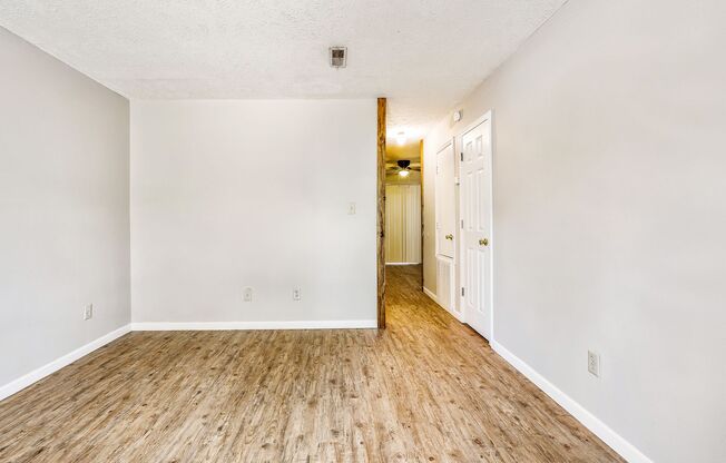 2 beds, 1.5 baths, $925, Unit 5884 Aftonshire St