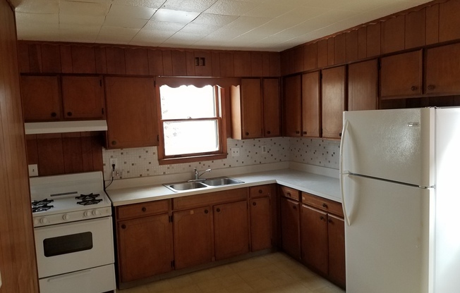 3 beds, 2 baths, $1,195