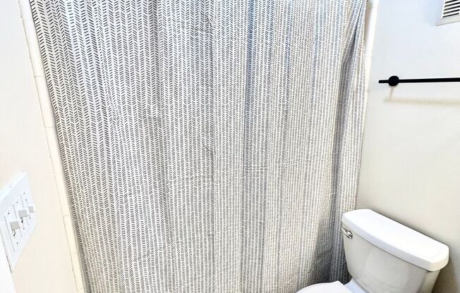 1 bed, 1 bath, 616 sqft, $950, Unit 24