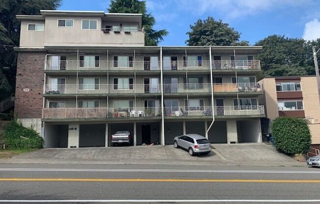 3 beds, 2 baths, 1,050 sqft, $2,932, Unit 104
