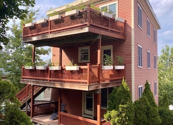3 SHERIDAN ST