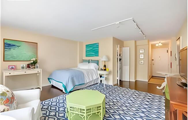 220 E 60th St Apt 4D