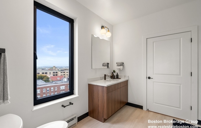 2 beds, 2 baths, 945 sqft, $2,900, Unit 212