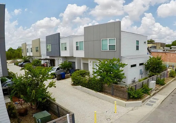 232 E CEVALLOS