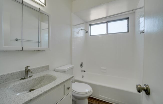 1 bed, 1 bath, $2,400, Unit 6