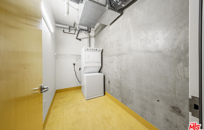 1 bed, 1 bath, 930 sqft, $2,800, Unit 513