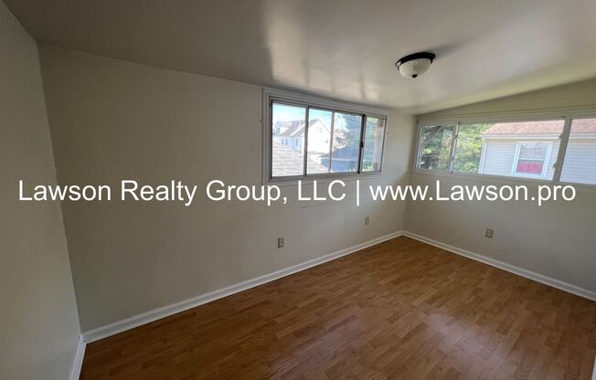 1 bed, 1 bath, 700 sqft, $825, Unit Walnut 422 - 4