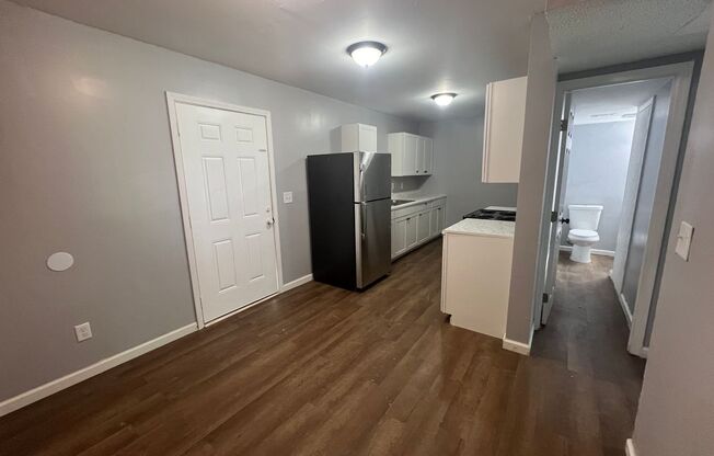 3 beds, 1.5 baths, $1,150, Unit A