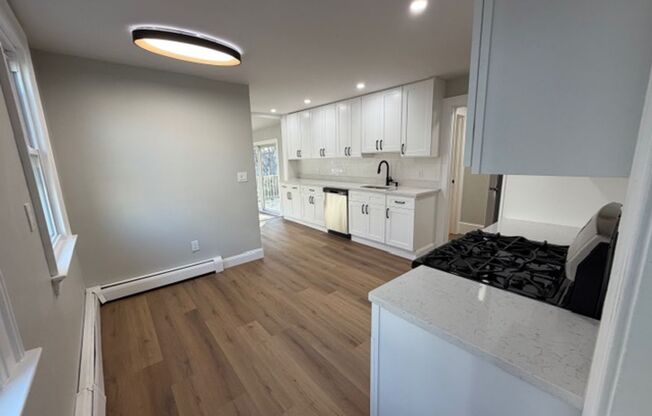 2 beds, 1 bath, 574 sqft, $2,200, Unit 74 6th St - Apt 2