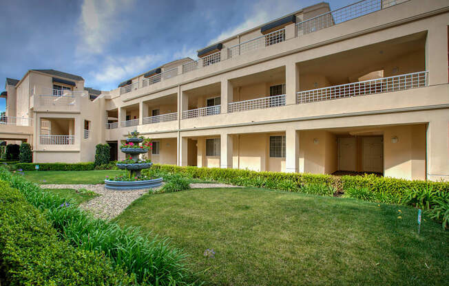 Apartment Building in Huntington Beach Courtyard