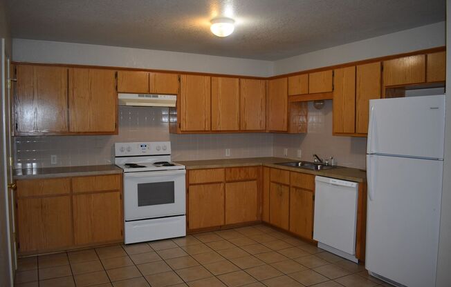 3 beds, 2 baths, 1,152 sqft, $1,295, Unit Unit B - STILL OCCUPIED BY RESIDENT