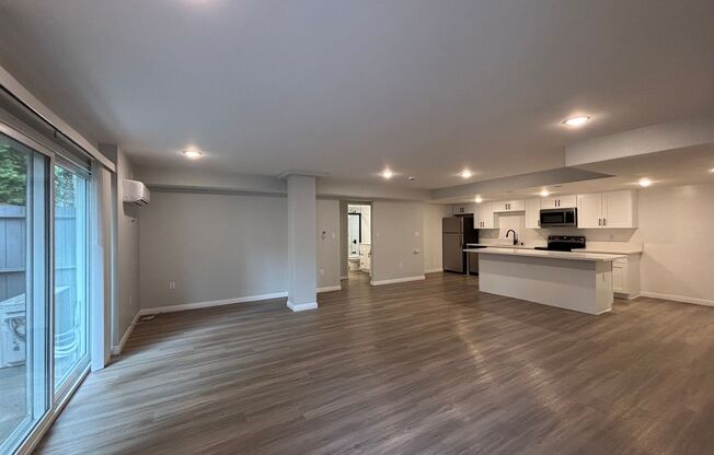 1 bed, 1 bath, 695 sqft, $2,498, Unit 221