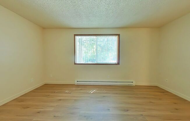 2 Bedroom Apartment ~ Close to Campus
